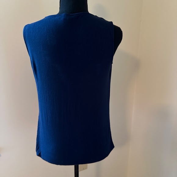 **ROZ & ALI* Navy Sleeveless Top Size XS - Picture 4 of 7